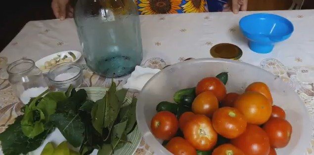 Салат на зиму из огурцов, помидоров и перца - 10 пошаговых фото в рецепте