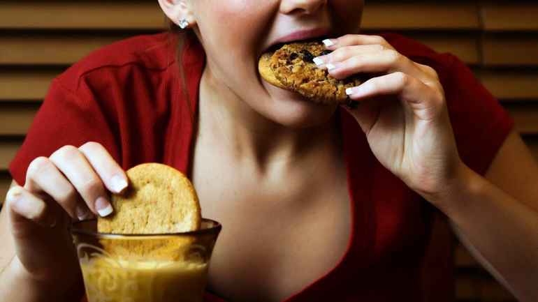 '"5 советов, чтобы самостоятельно избавиться от пищевой зависимости"' width="770
