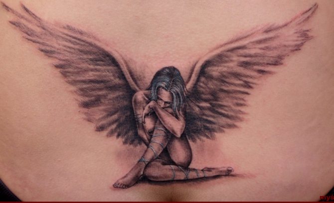 Ангел в виде девушки - татуировка на спину