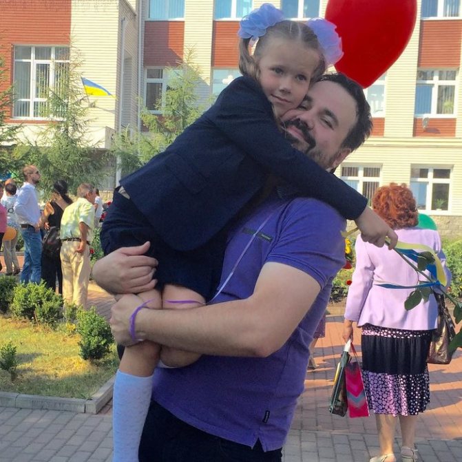 Антон Лирник со второй дочерью Софией Фото: Инстаграм