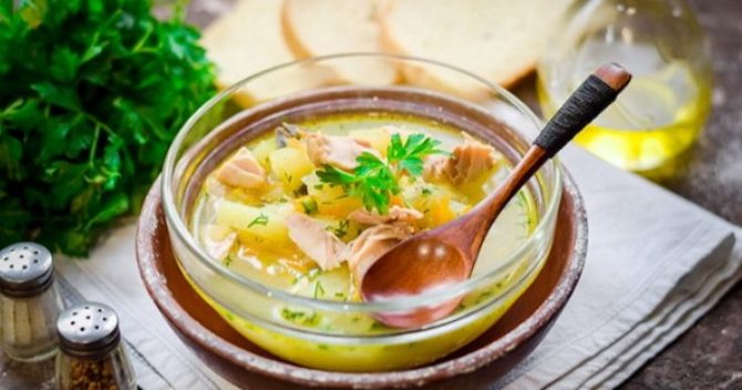 Диетический рыбный суп из консервов