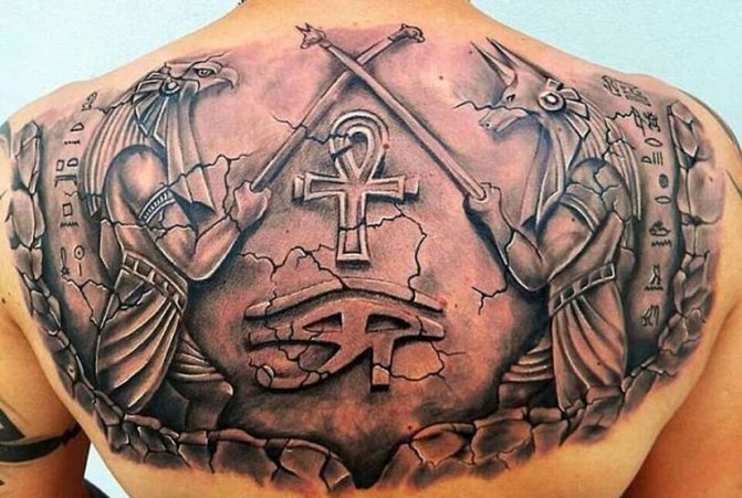 Египетские татуировки на спине