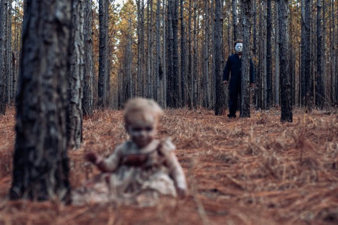 фотография зомби-малышки с Майклом Майерсом