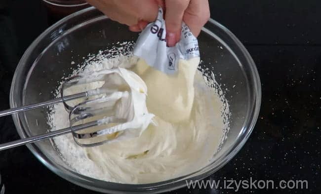 Готовим для торта сливочный крем с маскарпоне по пошаговому рецепту