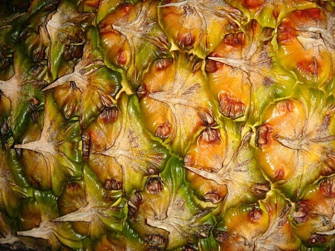 Как быстро и красиво нарезать свежий ананас