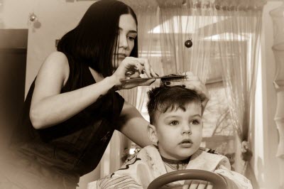 Как подстричь мальчика, мужчину машинкой или ножницами красиво, фото с мамой