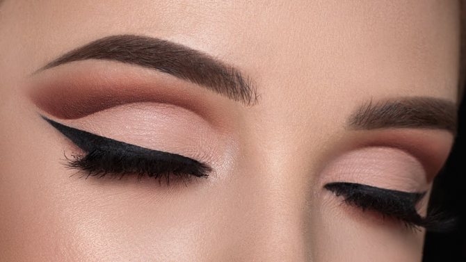 Как сделать глаза выразительнее: правила макияжа