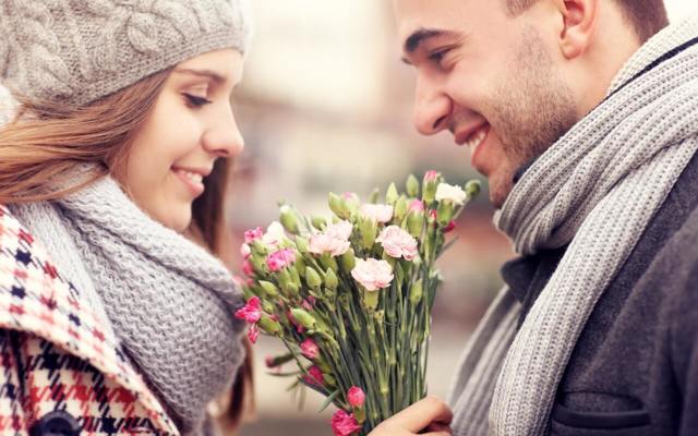 Как ведет себя влюбленный мужчина: особенности выражения чувств