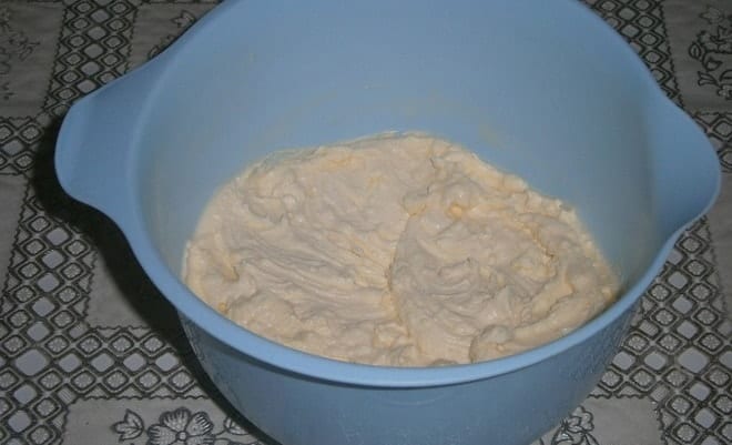 Как взбить крем для торта из готовых бисквитных коржей