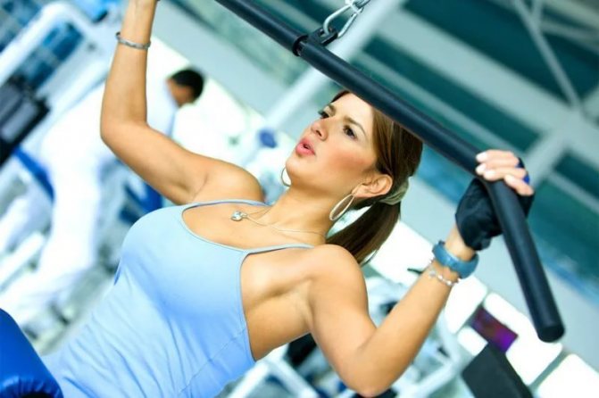 Какими упражнениями можно уменьшить грудь? занятия в тренажерном зале
