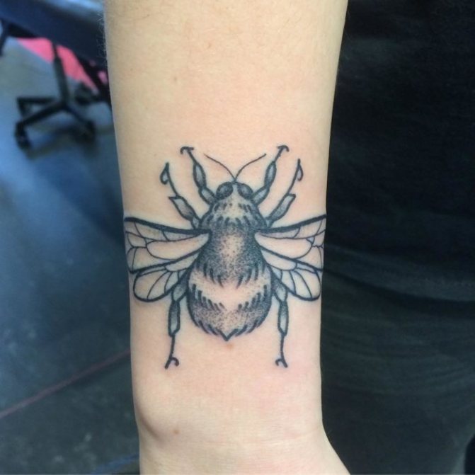 Пчела - символ трудолюбия