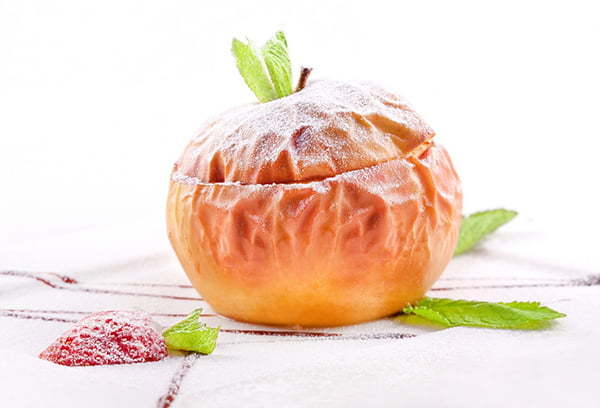 Печеные яблоки (в духовке) — польза и вред для организма человека