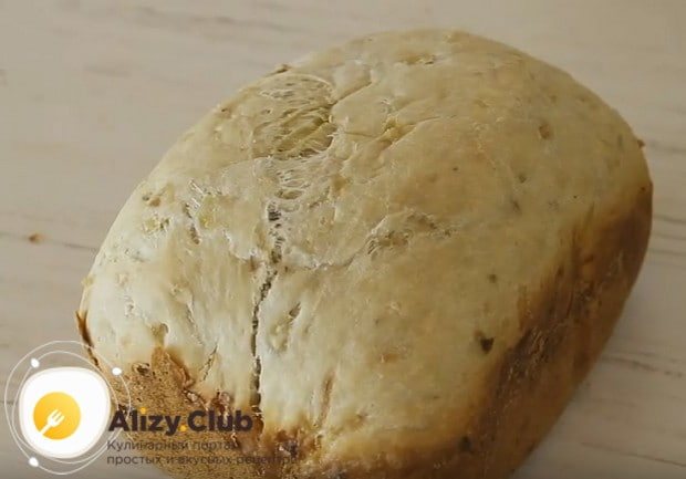 По такому рецепту луковый хлеб в хлебопечке получается очень ароматным!
