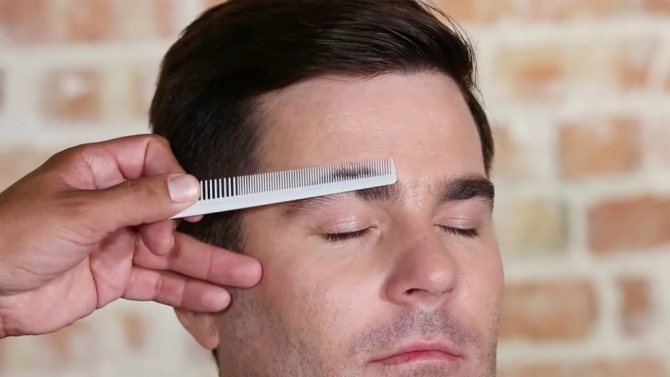 подстричь брови мужчине