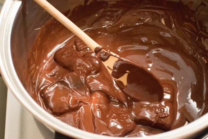 Растопить шоколад на плите