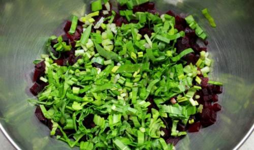 Рецепт салат из вареной свеклы. Салаты из вареной свеклы — 7 простых и очень вкусных рецептов