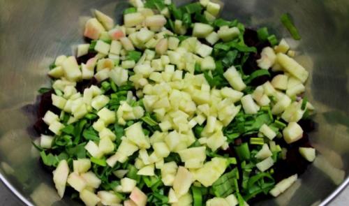 Рецепт салат из вареной свеклы. Салаты из вареной свеклы — 7 простых и очень вкусных рецептов