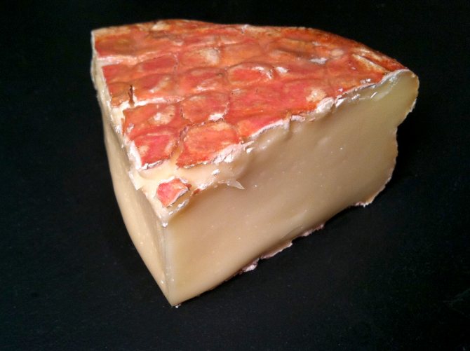 Сыр с красной плесенью