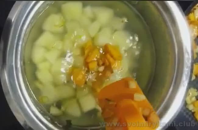 Сырный суп-пюре с креветками варится очень быстро и просто.
