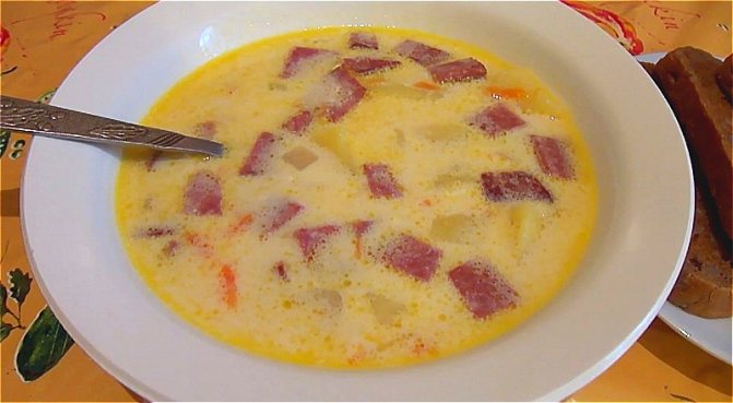 сырный суп с плавленным сыром и копченой колбасой