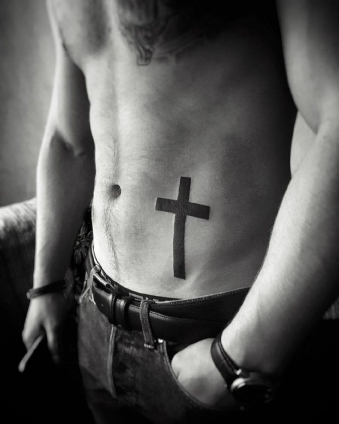 Татуировка черный крест
