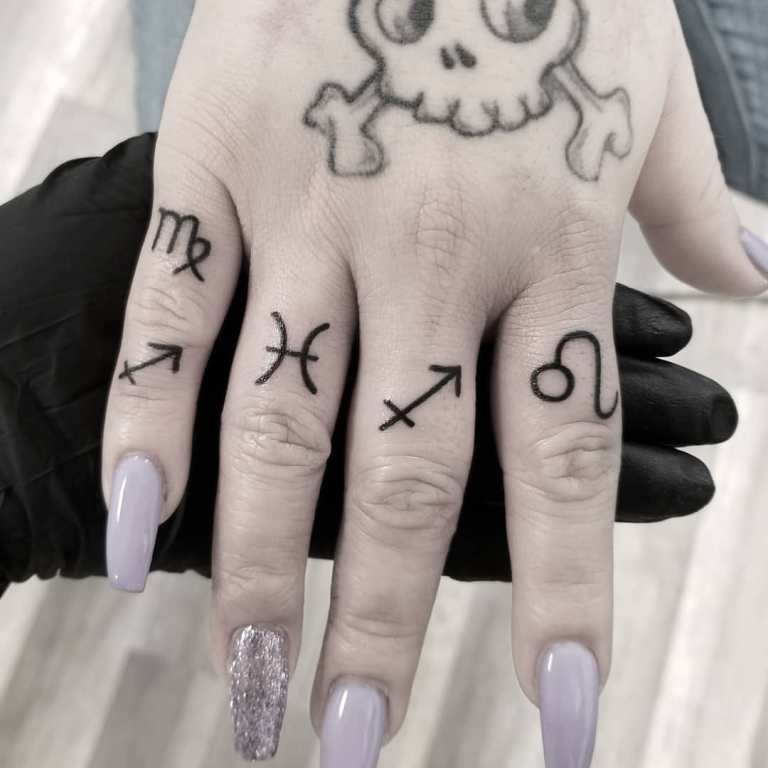 татуировки на пальце для девушек