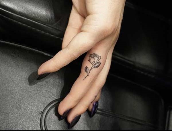 Татуировки со смыслом для девушек – надписи с переводом и их значение. Фото