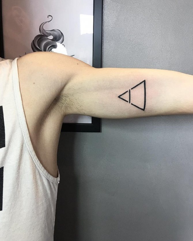 татуировки треугольник