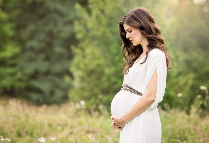 В период беременности лучше отказаться от использования гель лака